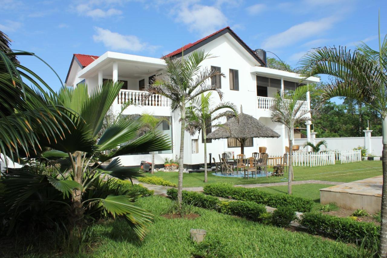 Villa Dahl Beach Resort Daressalam Exterior foto