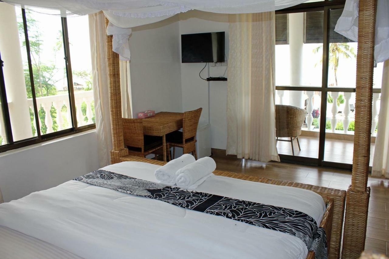 Villa Dahl Beach Resort Daressalam Exterior foto