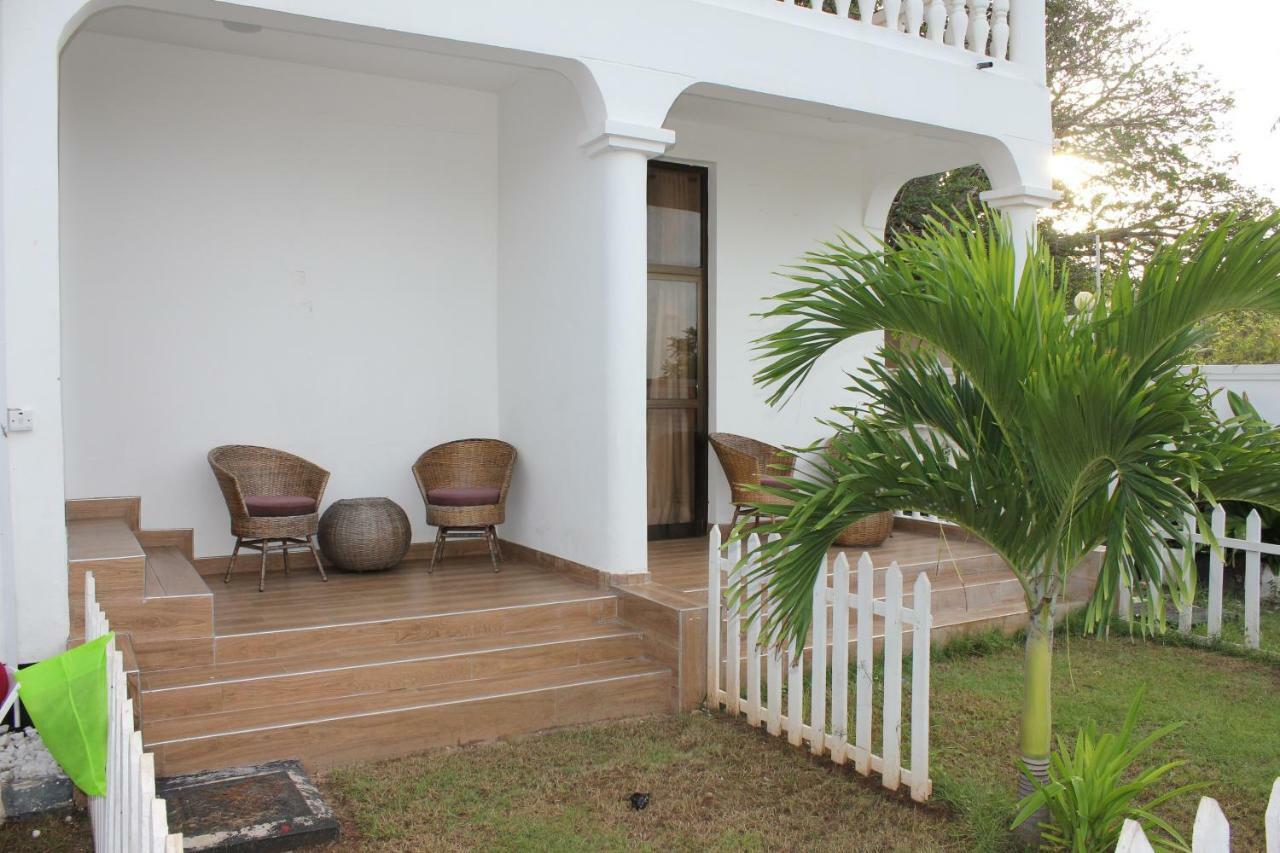 Villa Dahl Beach Resort Daressalam Exterior foto