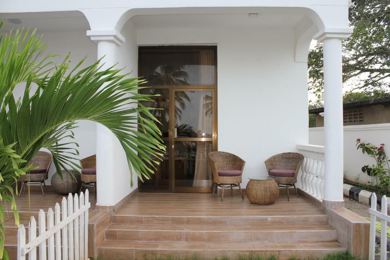 Villa Dahl Beach Resort Daressalam Exterior foto